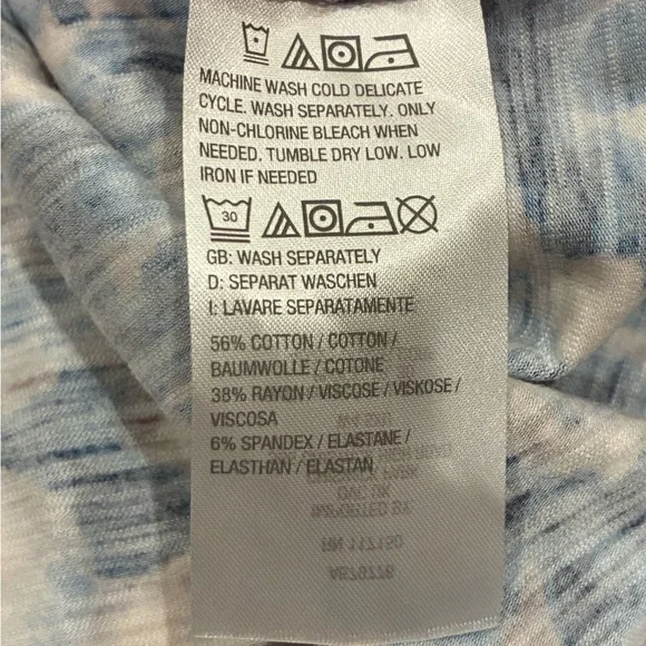 Elegant Floral Women's Blouse in Blue and Pink - Picture 6 of 8